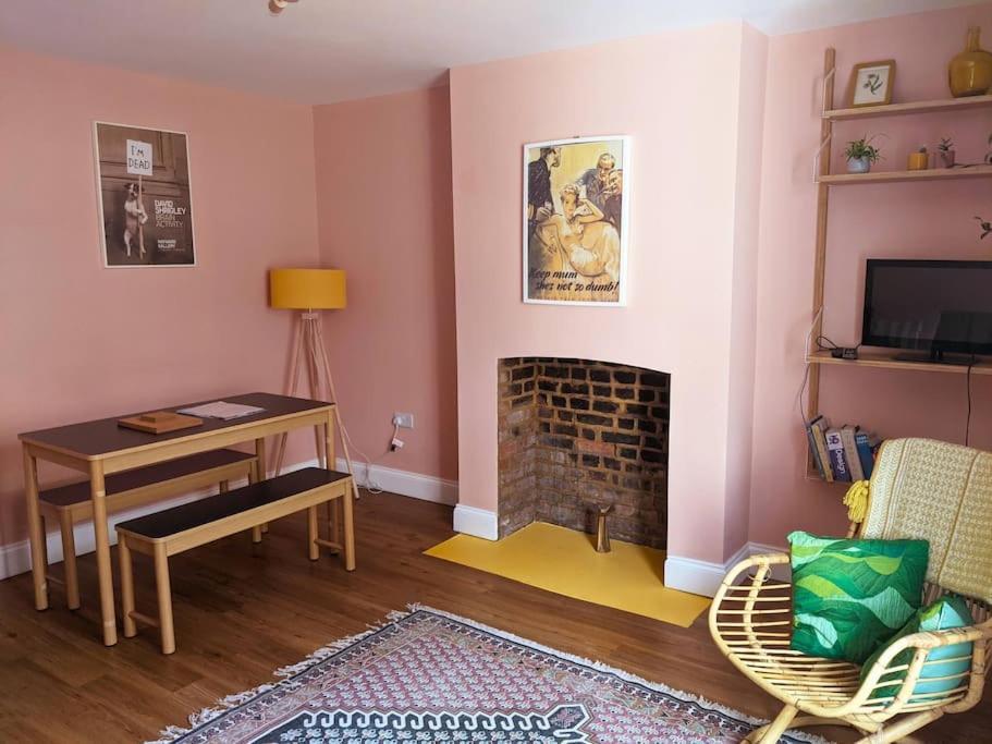 Stylish And Colourful Flat Minutes From The Beach Margate Buitenkant foto