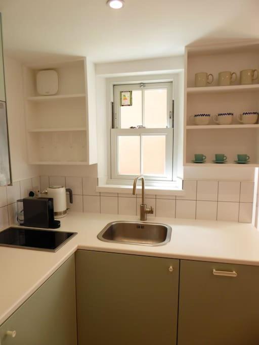 Stylish And Colourful Flat Minutes From The Beach Margate Buitenkant foto